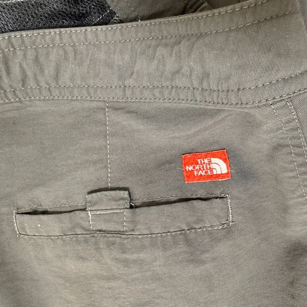 The North Face Cargo Capri Pants Womens 10 Gray Outdoor Hiking Utility - Picture 4 of 10